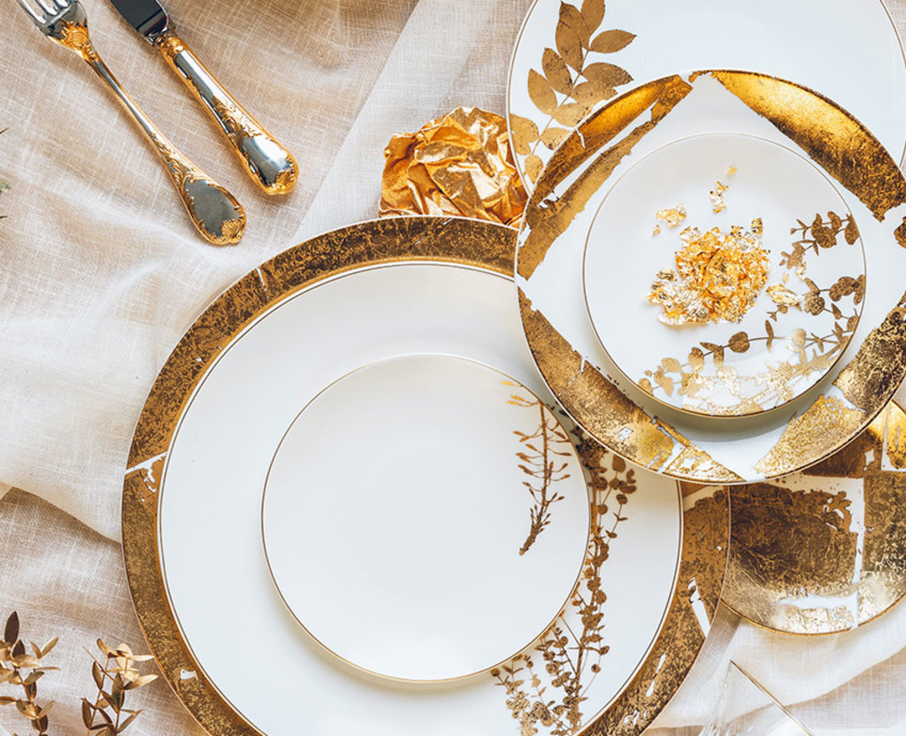 Image d'ambiance de la table FEUILLE D’OR & VÉGÉTAL OR（フーユ・ドール & ヴェジェタル オール） Bernardaud