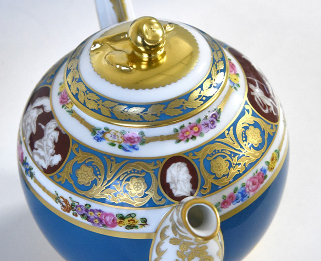 Grand coffret service à thé (théière, crémier, sucrier, 6 tasses et soucoupes  thé) Catherine II