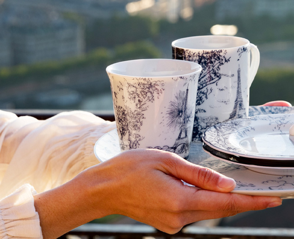 Image d'ambiance de la table Tout Paris x La Tour Eiffel Bernardaud