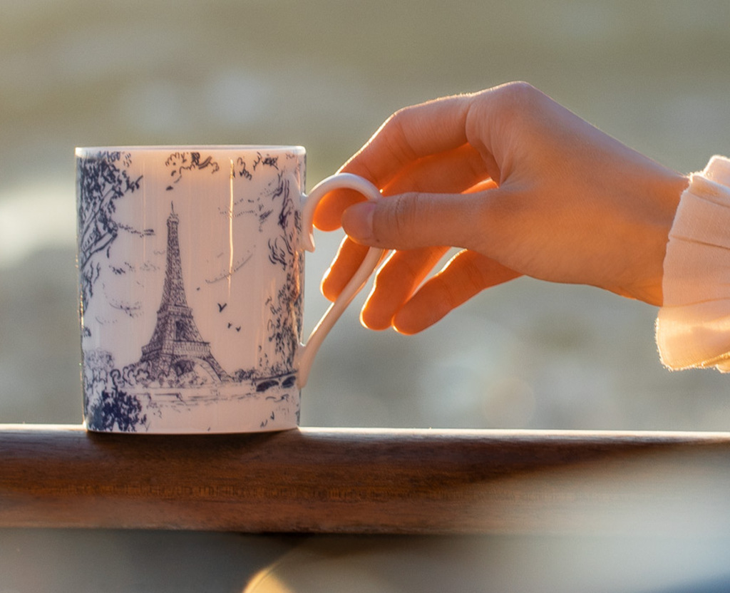 Image d'ambiance de la table Tout Paris x La Tour Eiffel Bernardaud