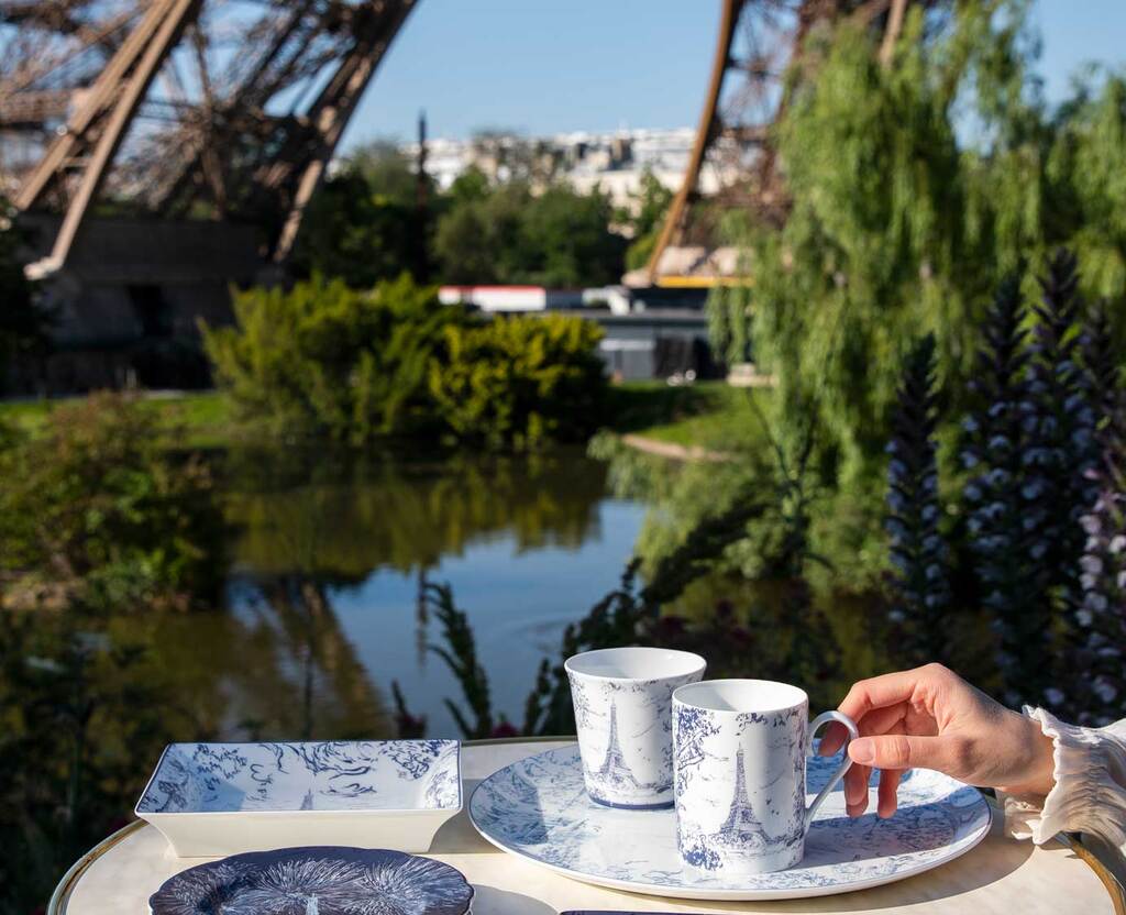 Image d'ambiance de la table Tout Paris Bleu Nuit Bernardaud