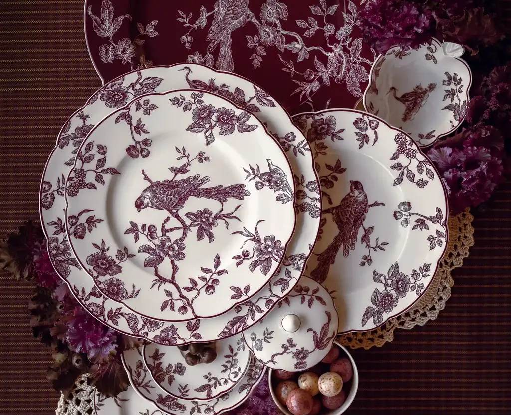 Image d'ambiance de la table Albertine Prune Bernardaud