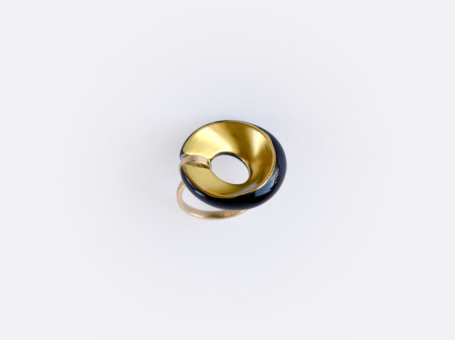 China Alba noir et or Flat ring of the collection ALBA NOIR ET OR | Bernardaud