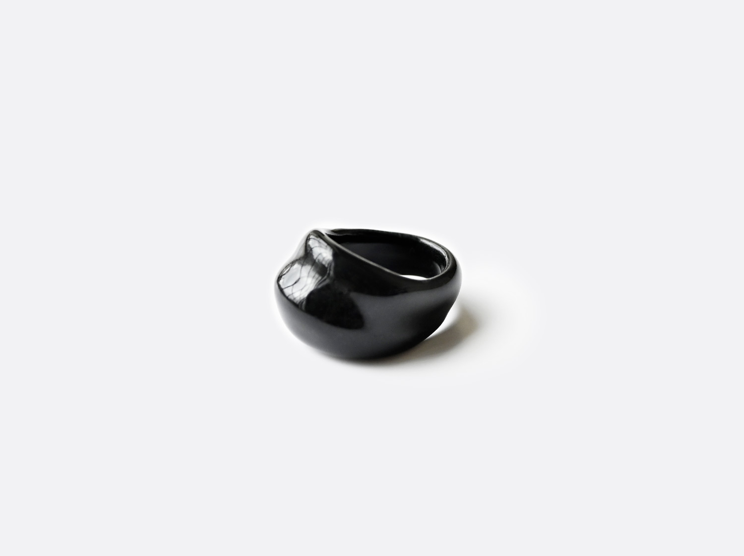 Bague Eve noir en porcelaine de la collection EVE NOIR Bernardaud