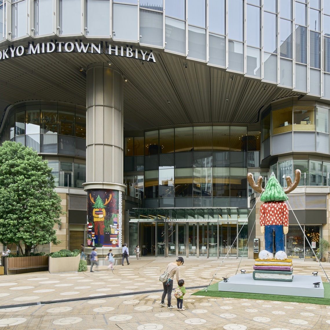 「HUMAN_AND_NATURE」_ステップ広場_屋外展示風景___Sacred_Tree_01_1_square.jpg