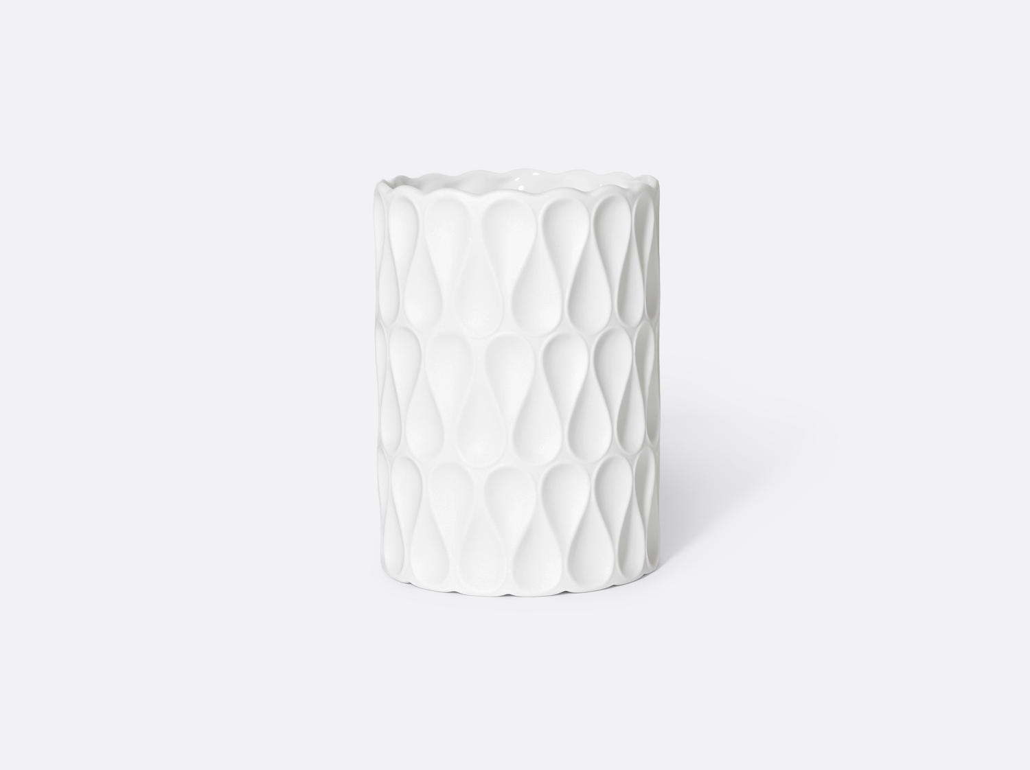 Vase en biscuit H. 13 cm en porcelaine de la collection Legende Bernardaud
