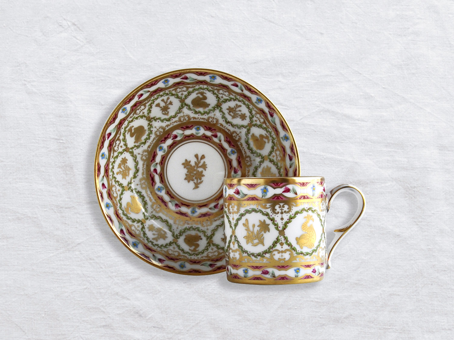 Tasse et soucoupe litron en porcelaine de la collection Aux Dauphins Bernardaud