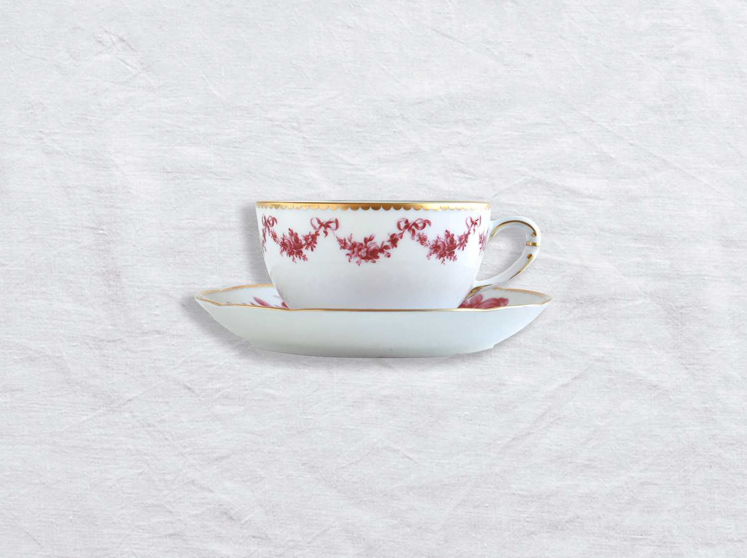 Tasse et soucoupe à thé en porcelaine de la collection Louis xv Bernardaud