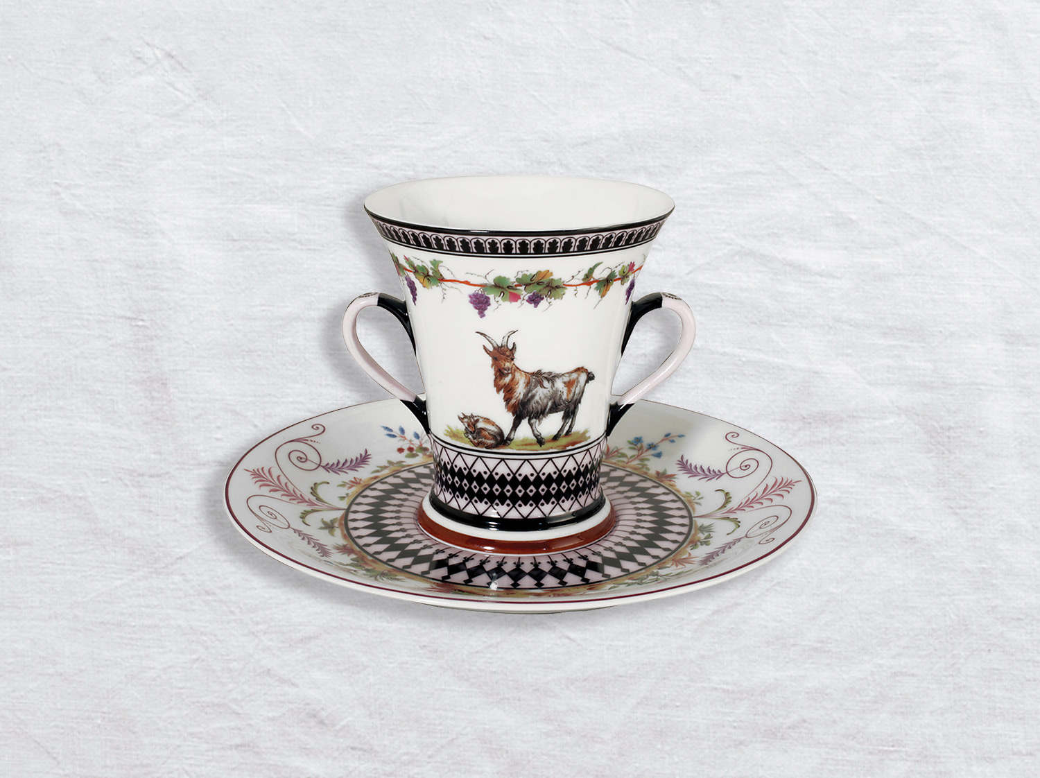 Gobelet cornet et soucoupe en porcelaine de la collection La laiterie de rambouillet Bernardaud
