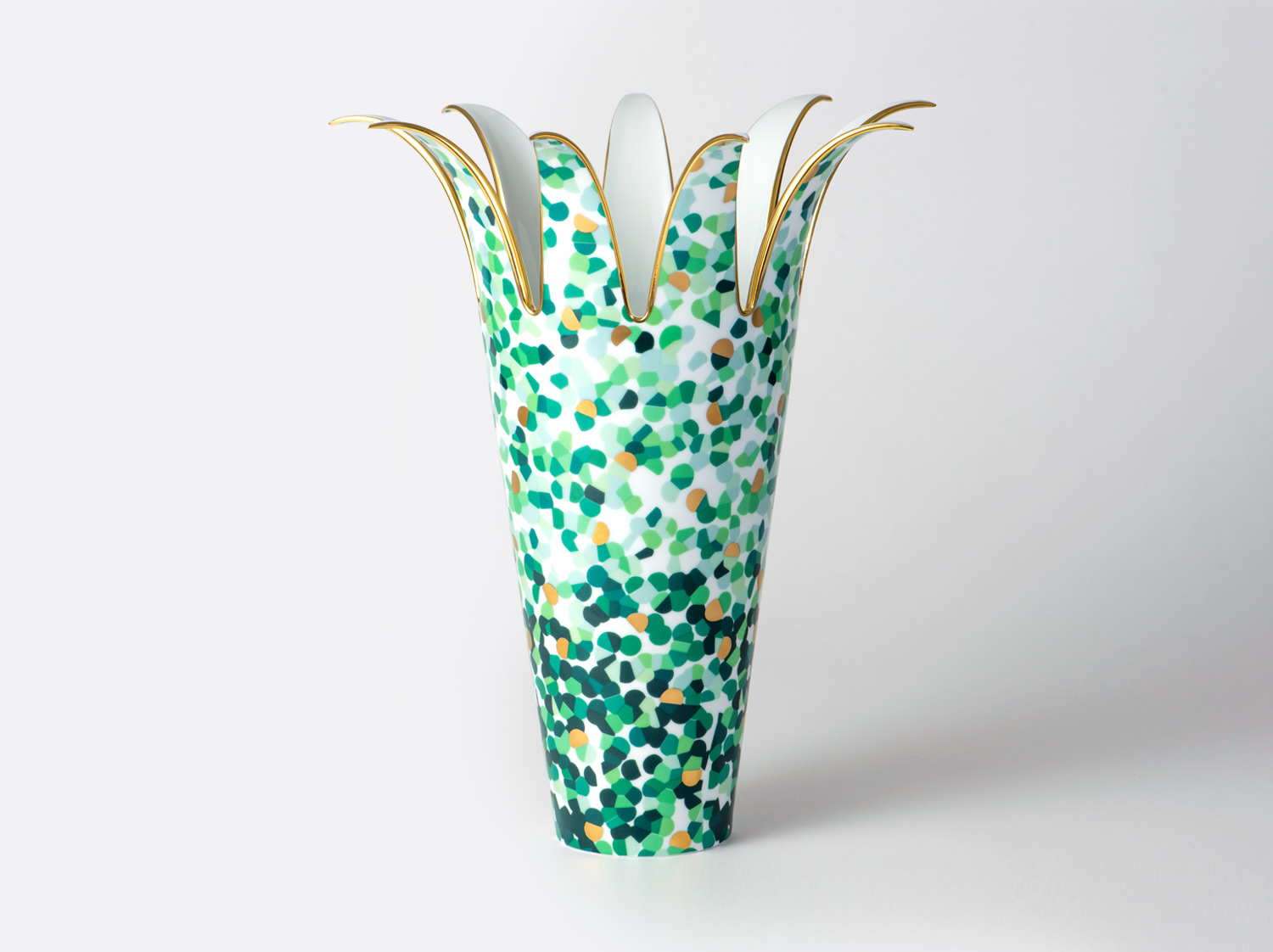 Vase H. 37,5 cm en porcelaine de la collection Marmorino vert Bernardaud