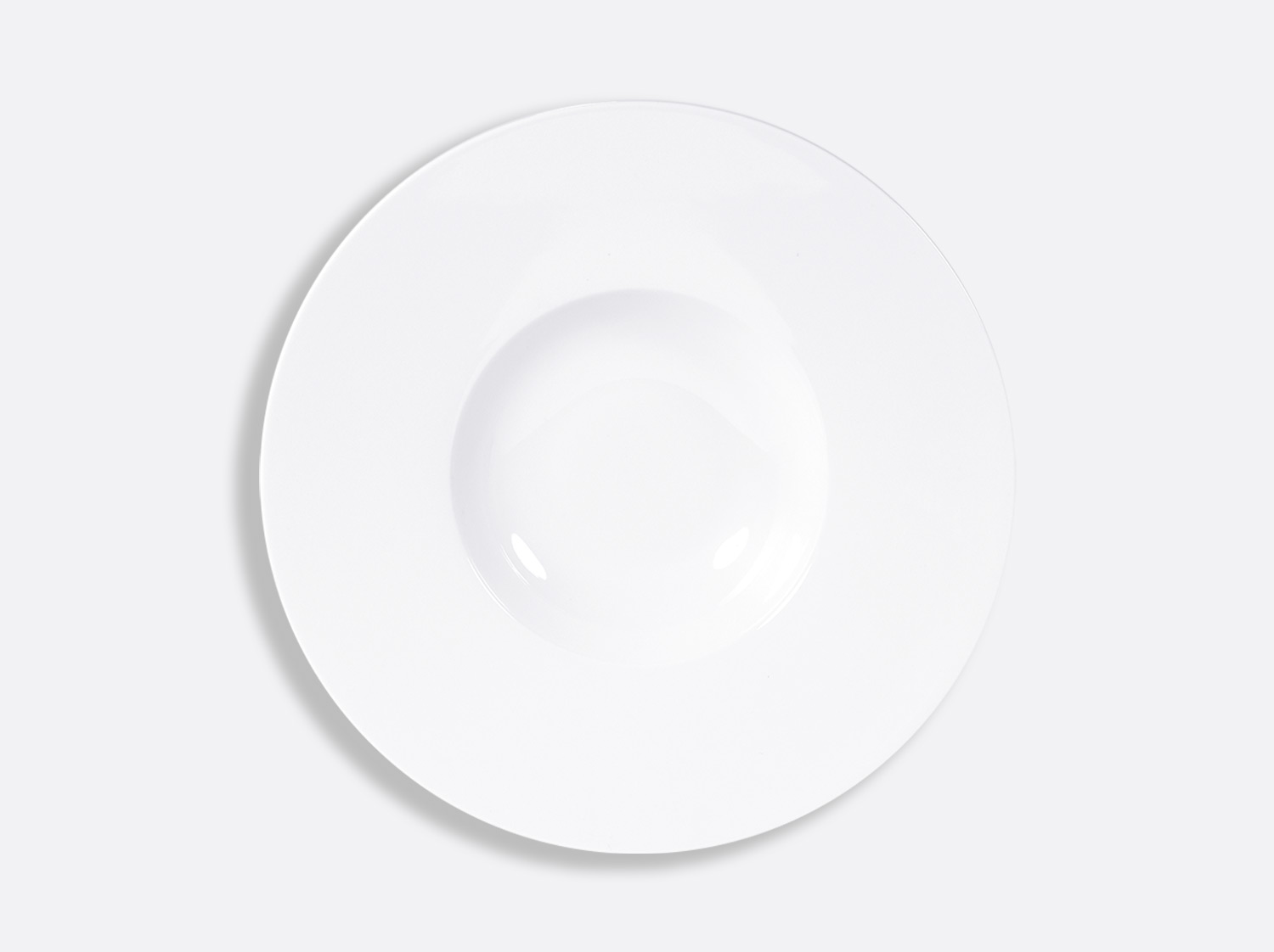 Assiette creuse à aile large 27 cm en porcelaine de la collection FUSION BLANC Bernardaud