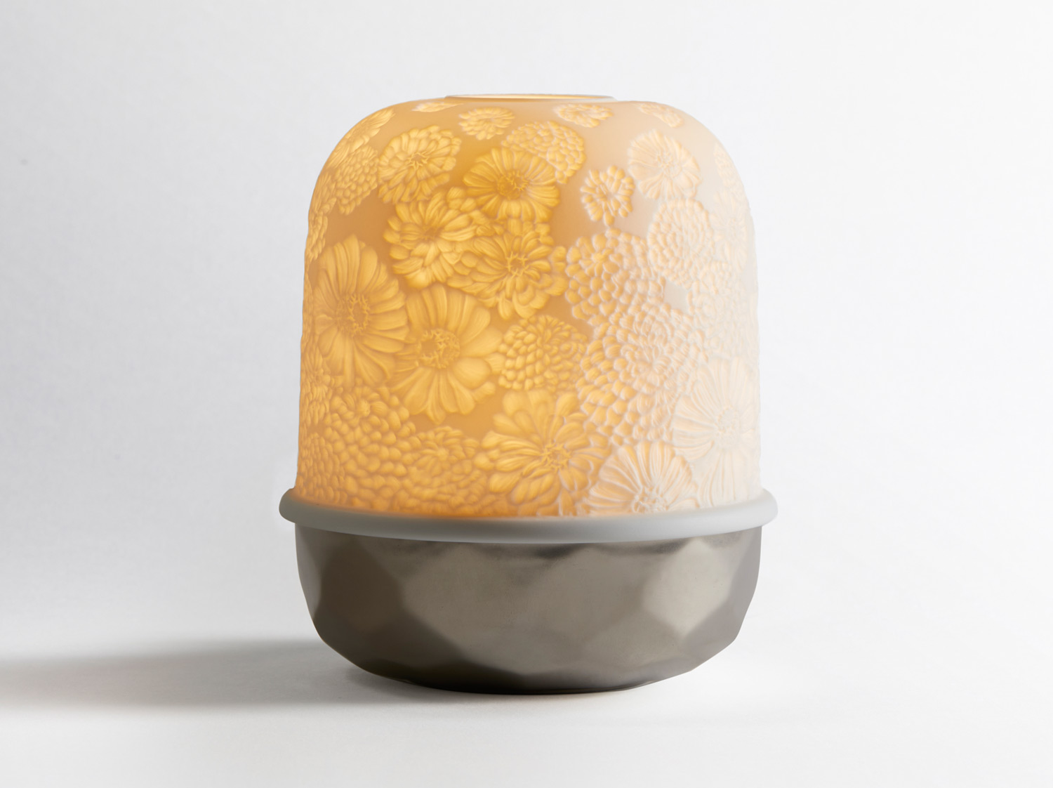 Zinnias Argent avec LED en porcelaine de la collection Lampion - LED Bernardaud
