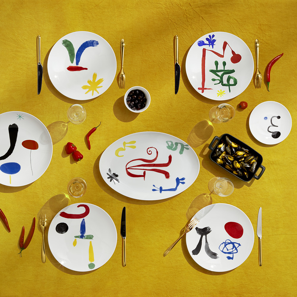 Service de table pour 12 (100 pièces numérotées) en porcelaine de la collection PARLER SEUL - Joan Miro Bernardaud
