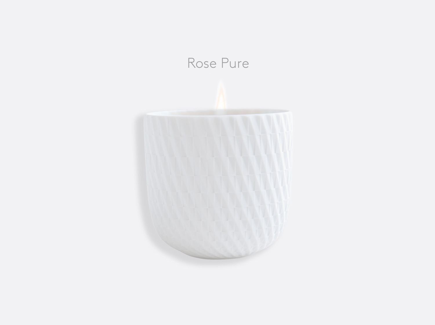 Pot à bougie 200g rechargeable en biscuit gravé "Rose Pure" en porcelaine de la collection TWIST Bernardaud
