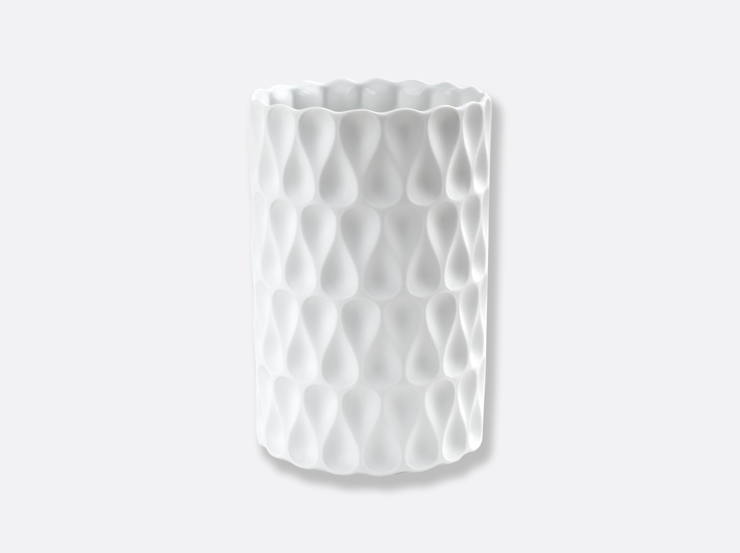 Vase en biscuit H. 22 cm en porcelaine de la collection Legende Bernardaud