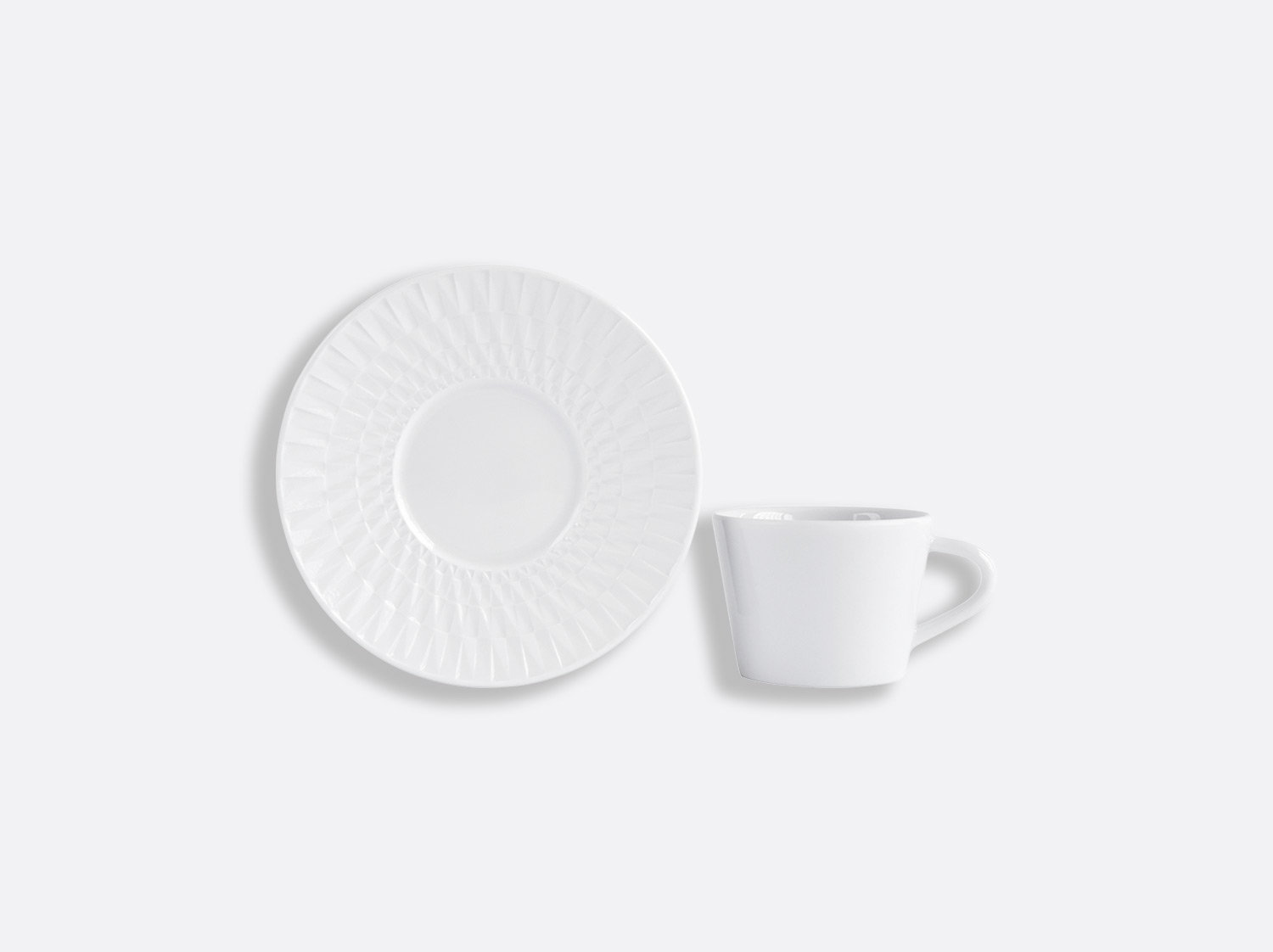 Tasse et soucoupe à café 6 cl en porcelaine de la collection Twist Bernardaud
