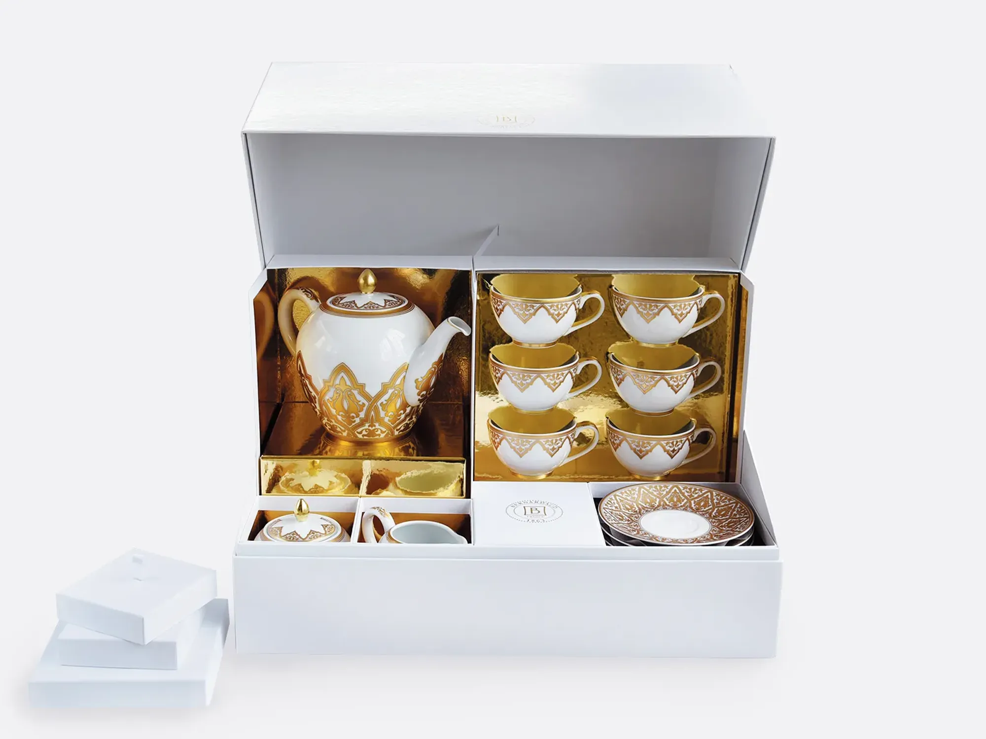 China Tea gift case (teapot, creamer, sugar bowl, 6 tea cups and saucers) of the collection Venise | Bernardaud