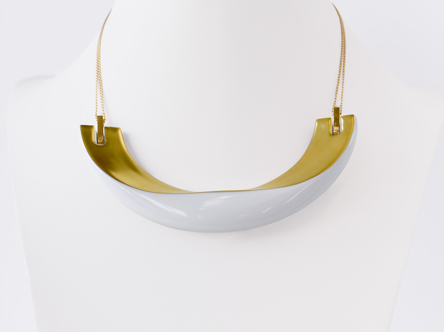 China Alba blanc et or Necklace of the collection ALBA BLANC ET OR | Bernardaud