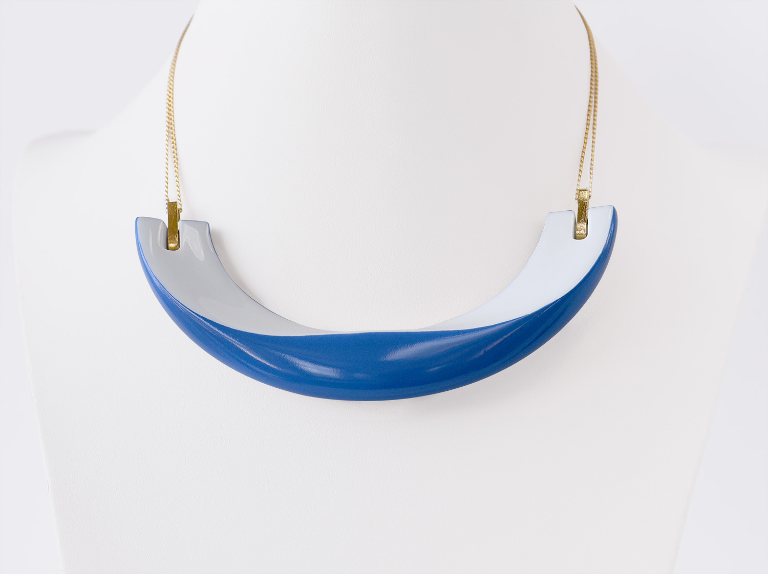 Collier Alba bleu en porcelaine de la collection ALBA BLEU Bernardaud