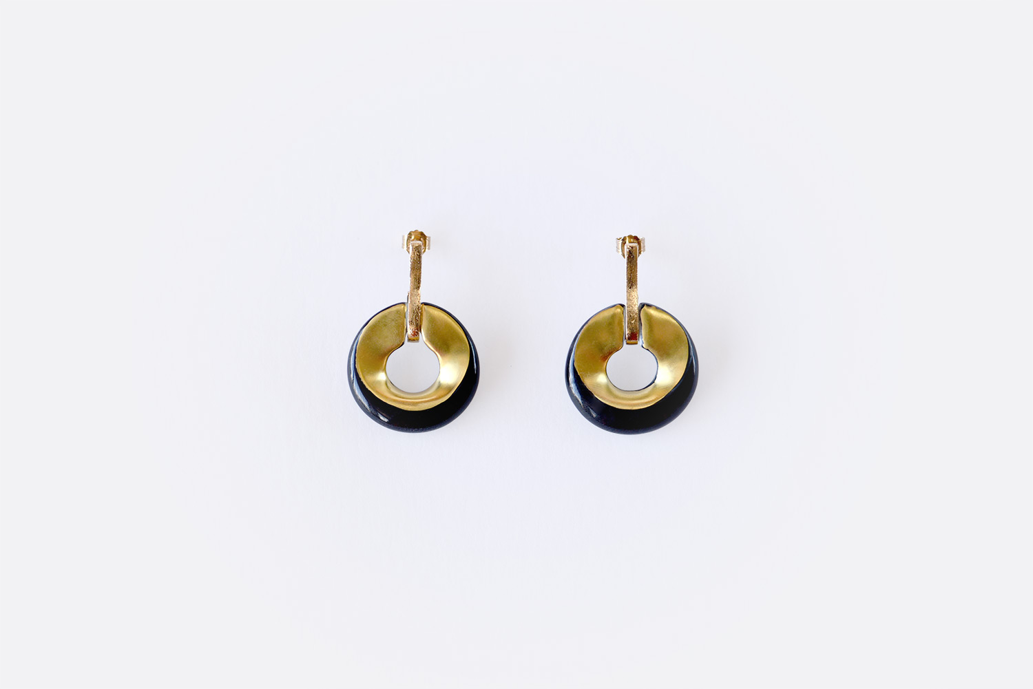 Boucles d'oreilles Alba noir et or en porcelaine de la collection ALBA NOIR ET OR Bernardaud