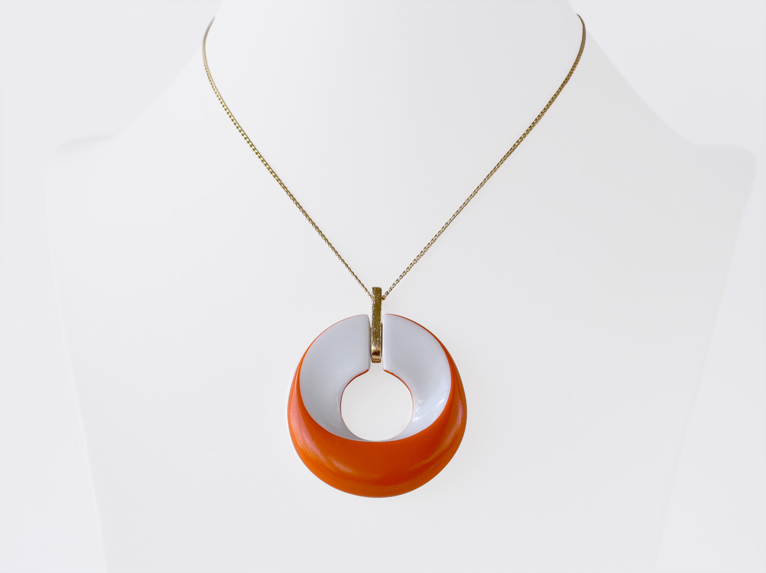 Pendentif Alba orange en porcelaine de la collection ALBA ORANGE Bernardaud