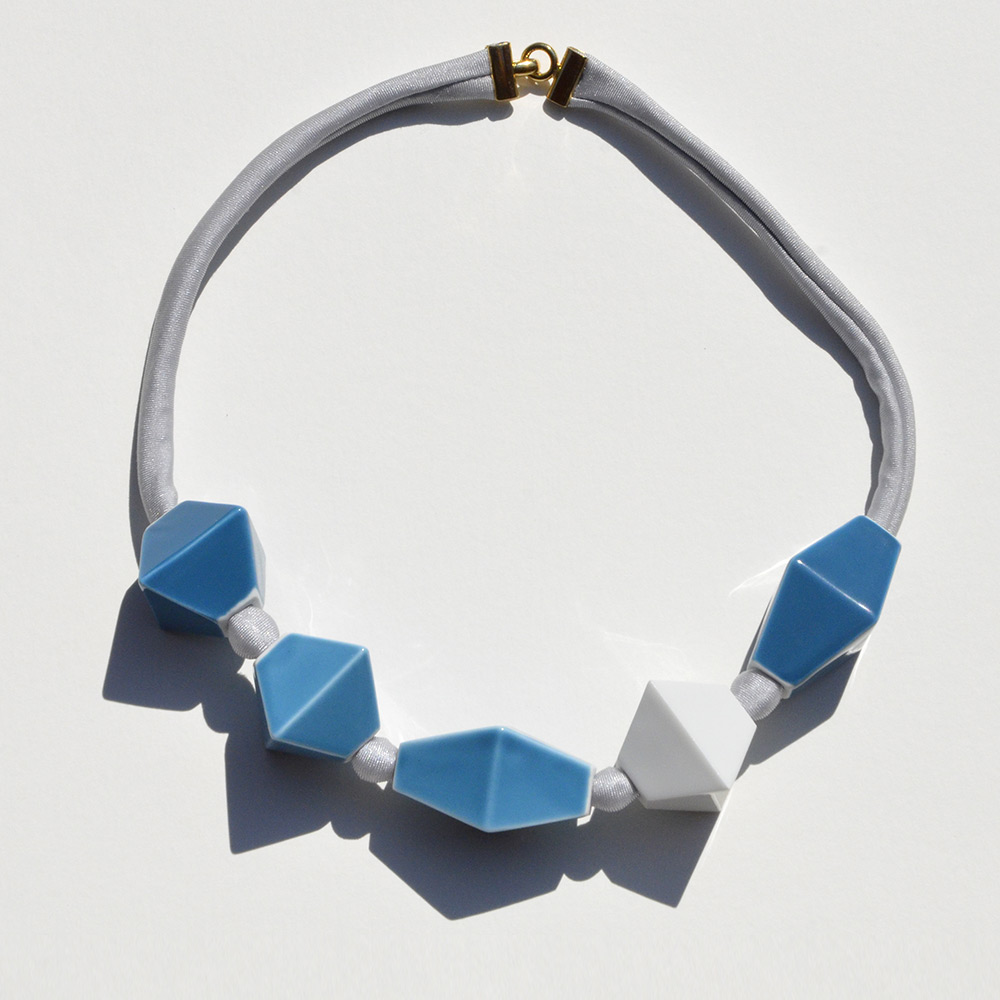 China Perles Blue & White Choker of the collection Be Bold Over | Bernardaud
