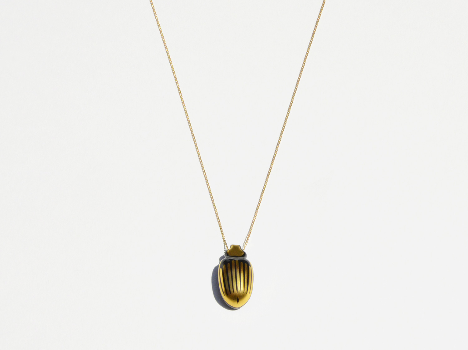 China Scarabée Pendant Black & Gold of the collection SCARABEE NOIR OR | Bernardaud