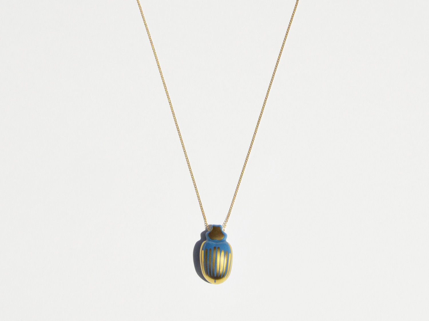 China Scarabée Pendant Blue & Gold of the collection SCARABEE BLEU OR | Bernardaud