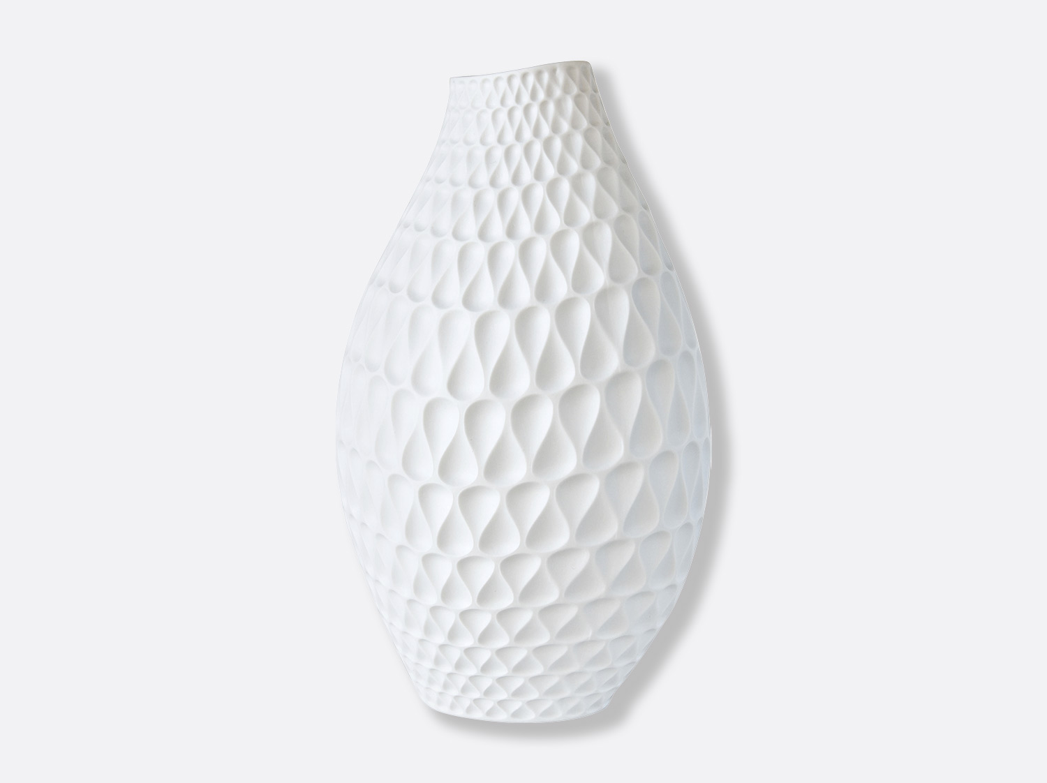 Vase organique en biscuit H. 30 cm en porcelaine de la collection Legende Bernardaud