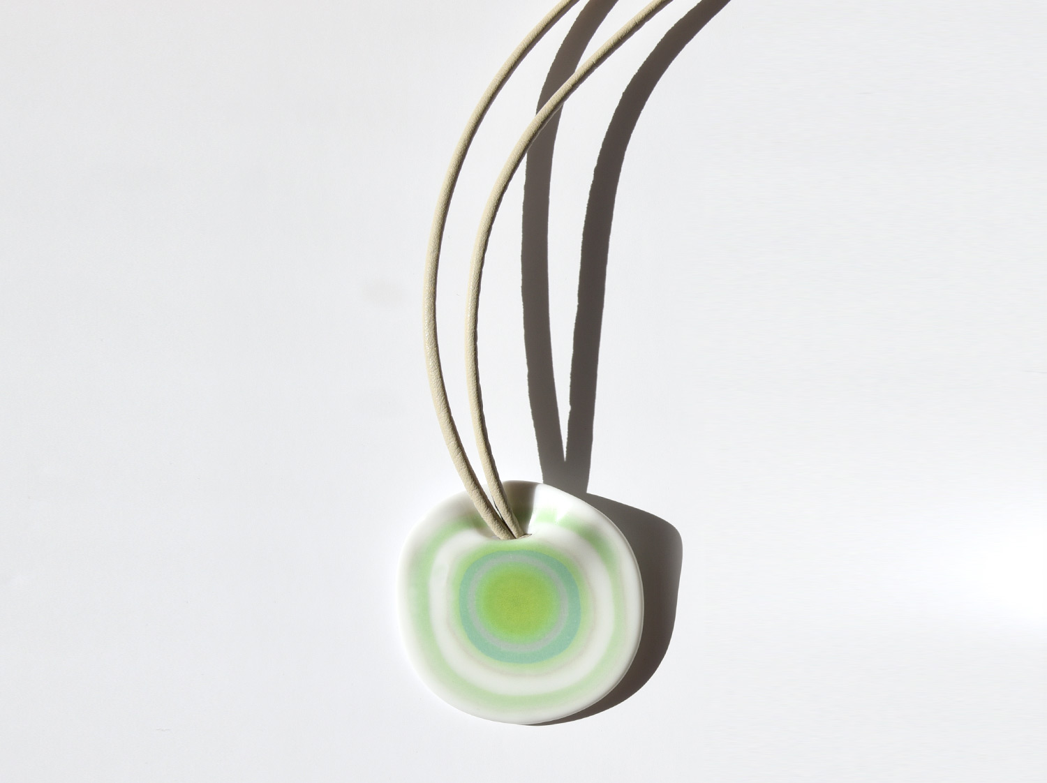 Pendentif Long En Plein Cœur Vert en porcelaine de la collection EN PLEIN COEUR VERT Bernardaud