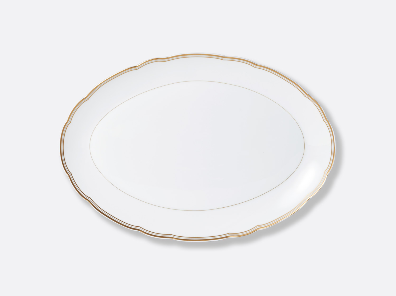 Plat ovale 38 cm en porcelaine de la collection Pompadour Bernardaud