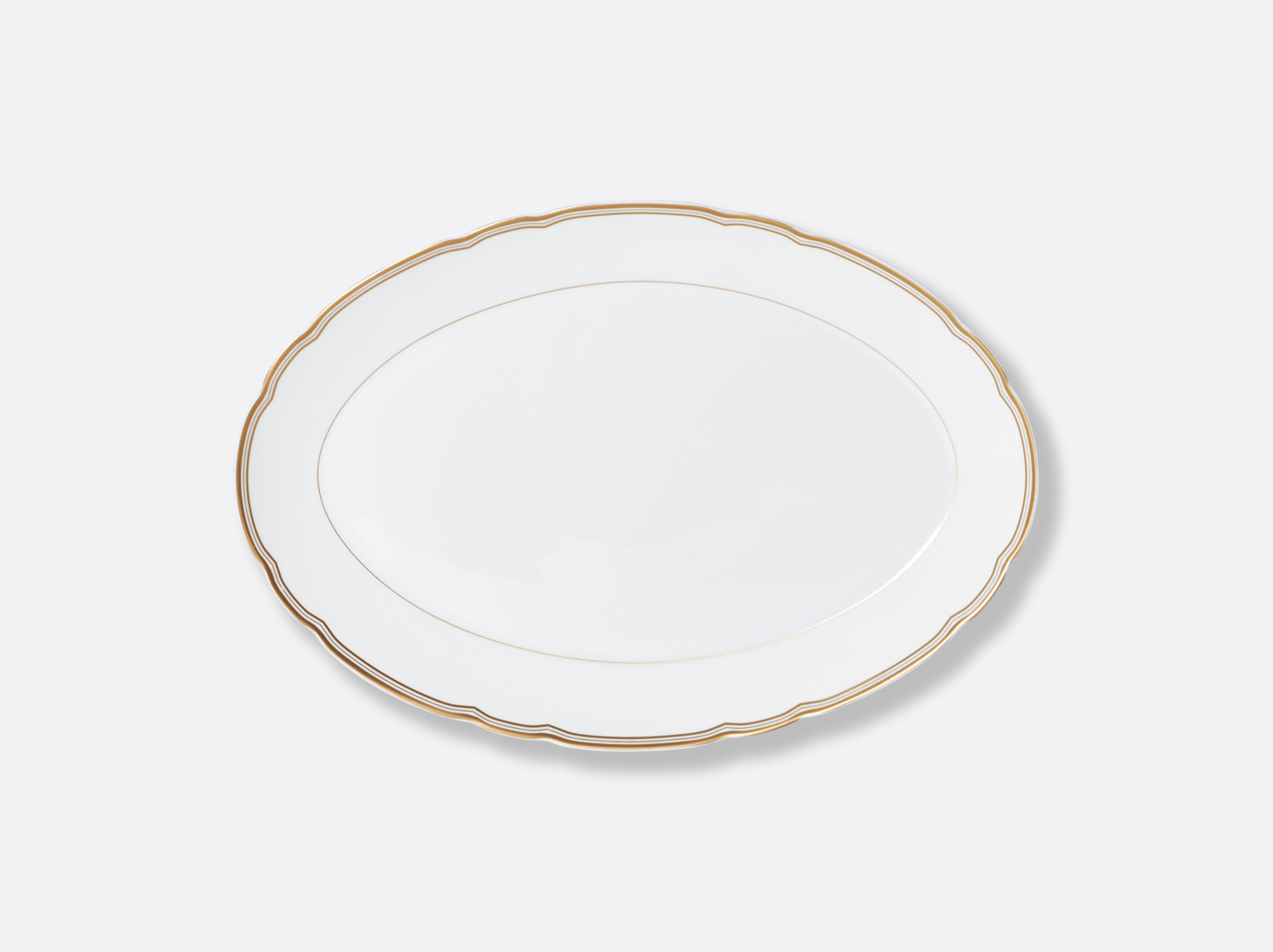 Plat ovale 33 cm en porcelaine de la collection Pompadour Bernardaud