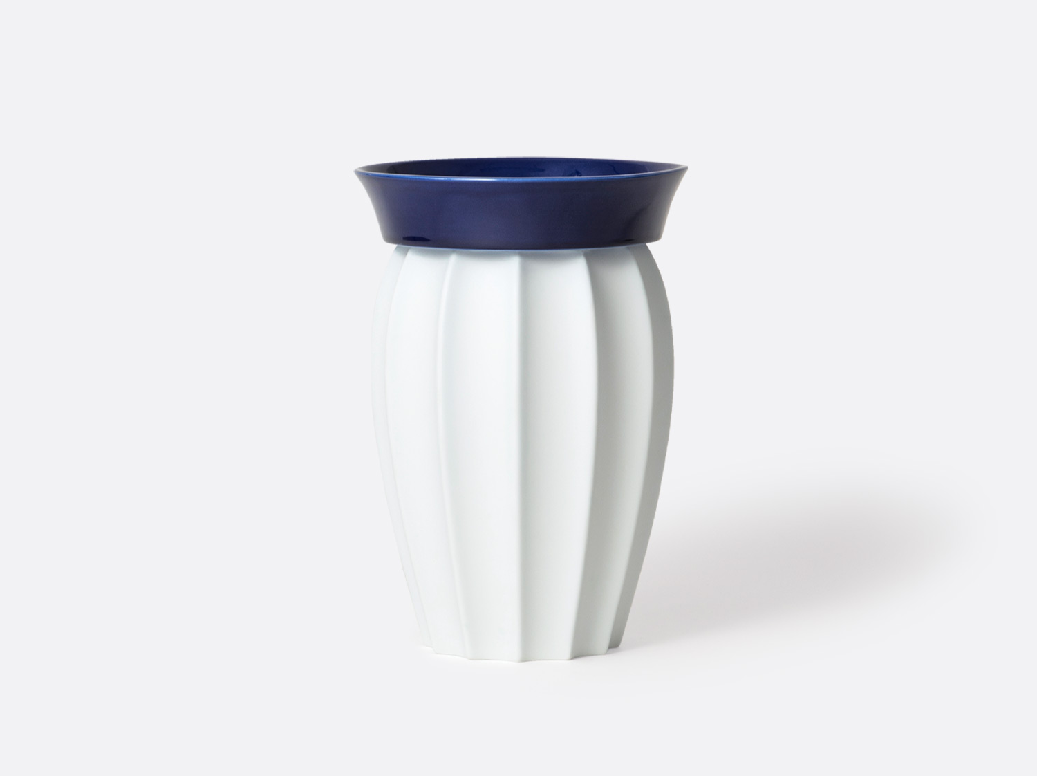 Vase H. 23 cm en porcelaine de la collection Ikaria Bernardaud