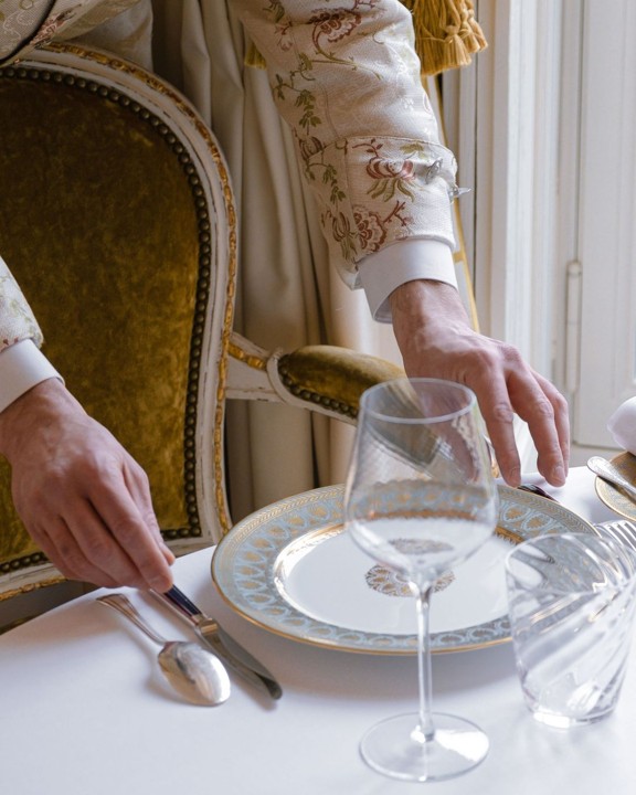 17/06/2026 à 16h | Limoges | "L'art de dresser la table" en porcelaine de la collection DIVERS FB00 Bernardaud